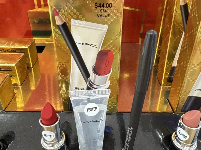 Lip Gloss Labeling Requirements: FDA Cosmetic Rules